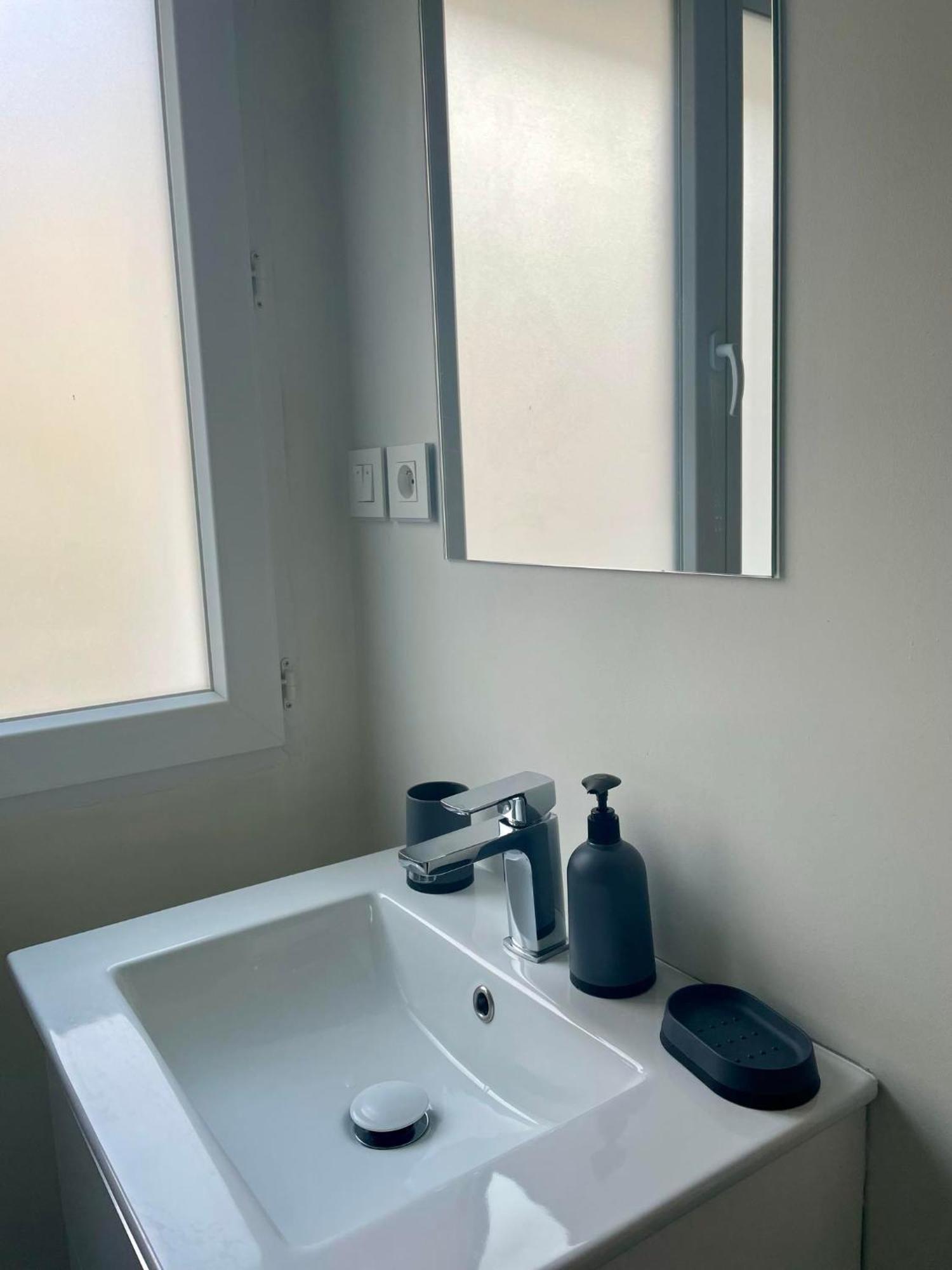 Appartement Cosy Proche Gare อองเชร์ ภายนอก รูปภาพ
